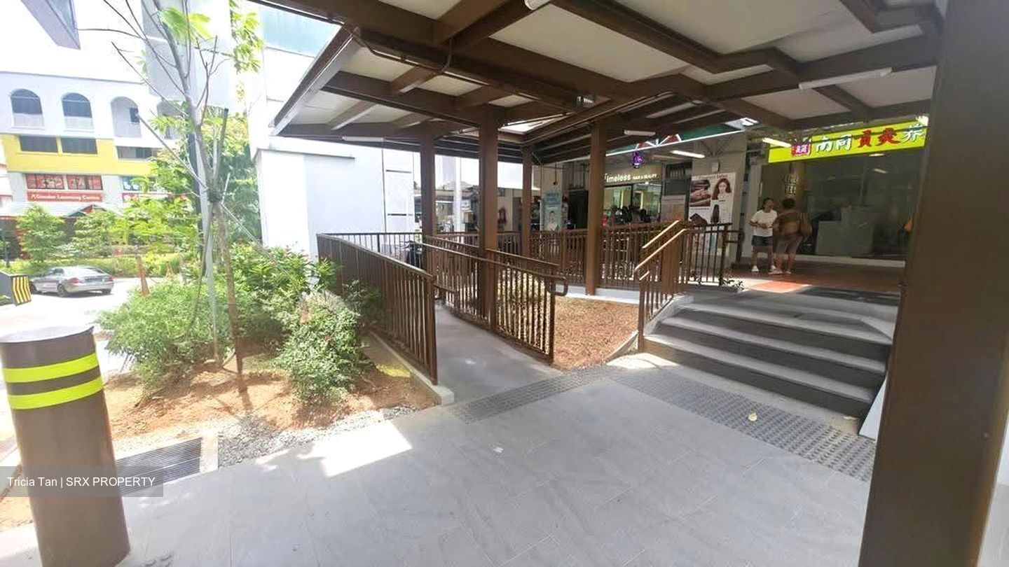 Kovan City (D19), Shop House #613064301